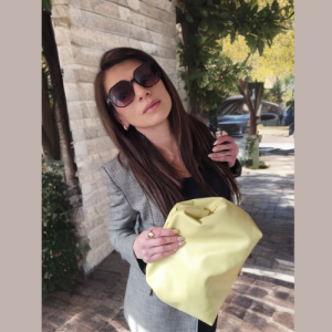 CLUTCH MASSIMA CUERO Amarillo Pastel – TAMAÑO L