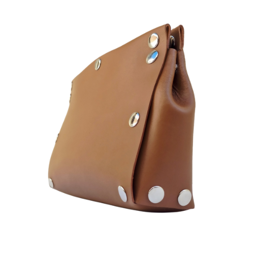 CLUTCH BASILISSA CUERO CARAMEL - Imagen 4
